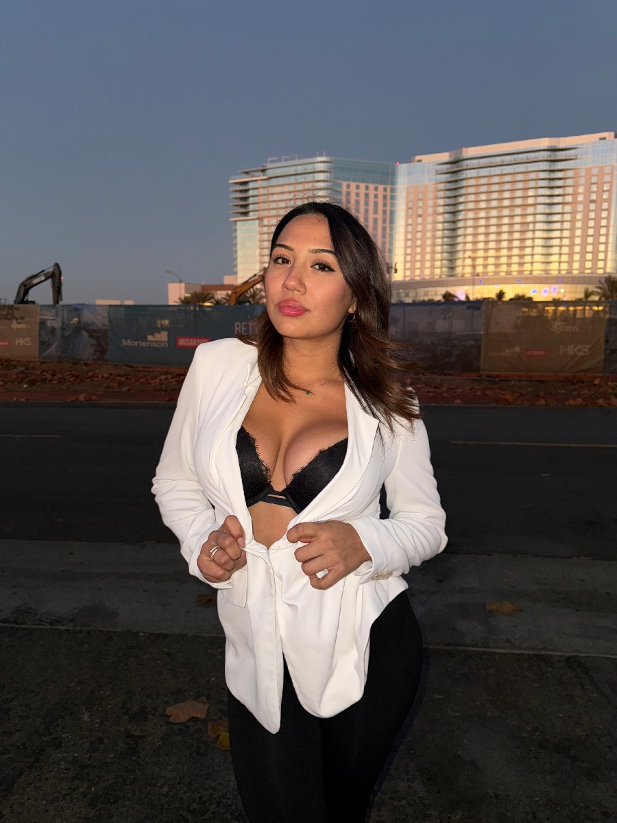 Take a pause and enjoy Ali Cruz — streaming from Poznan