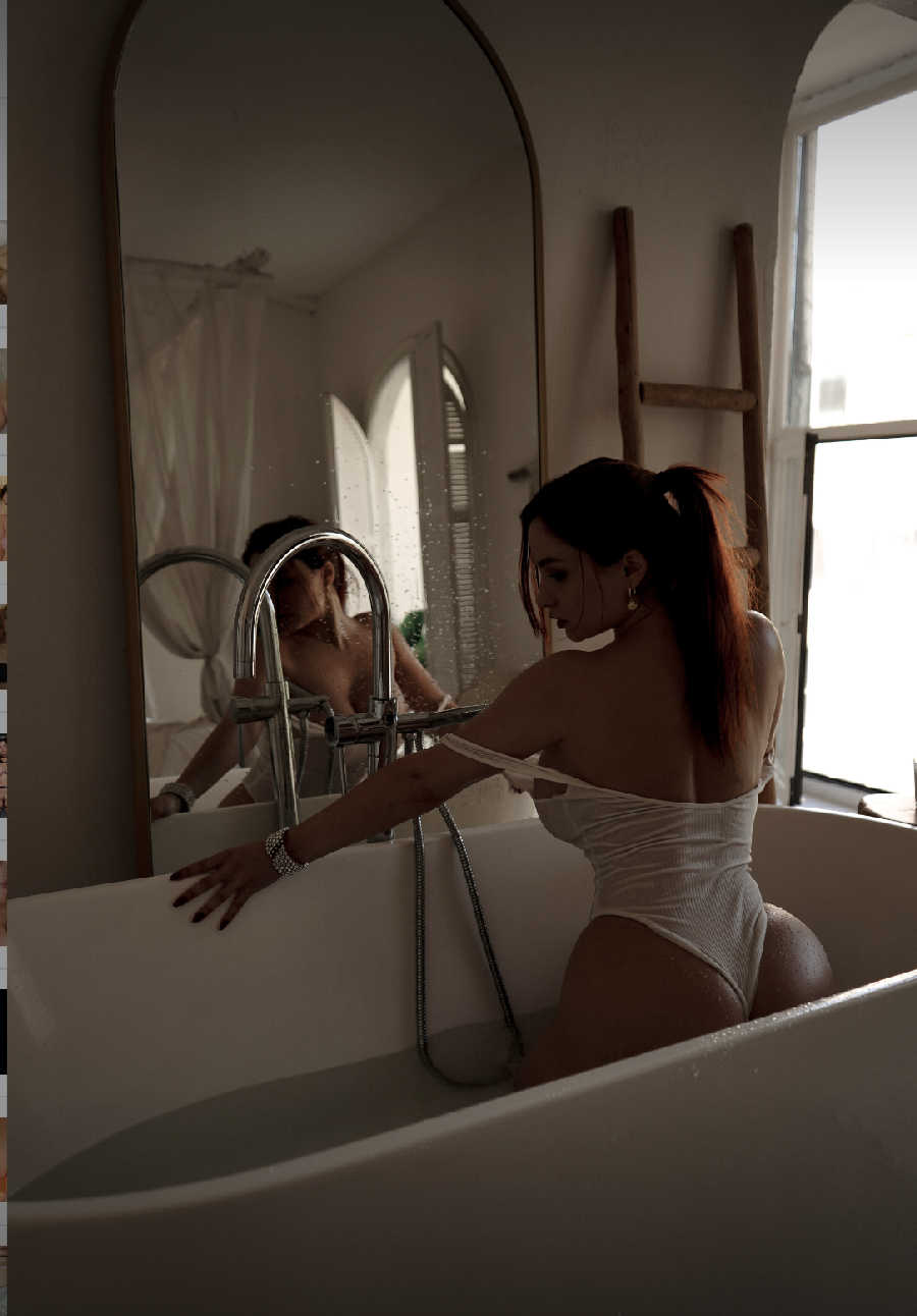 A playful frame from Miranda Faith nude — online in Poznan