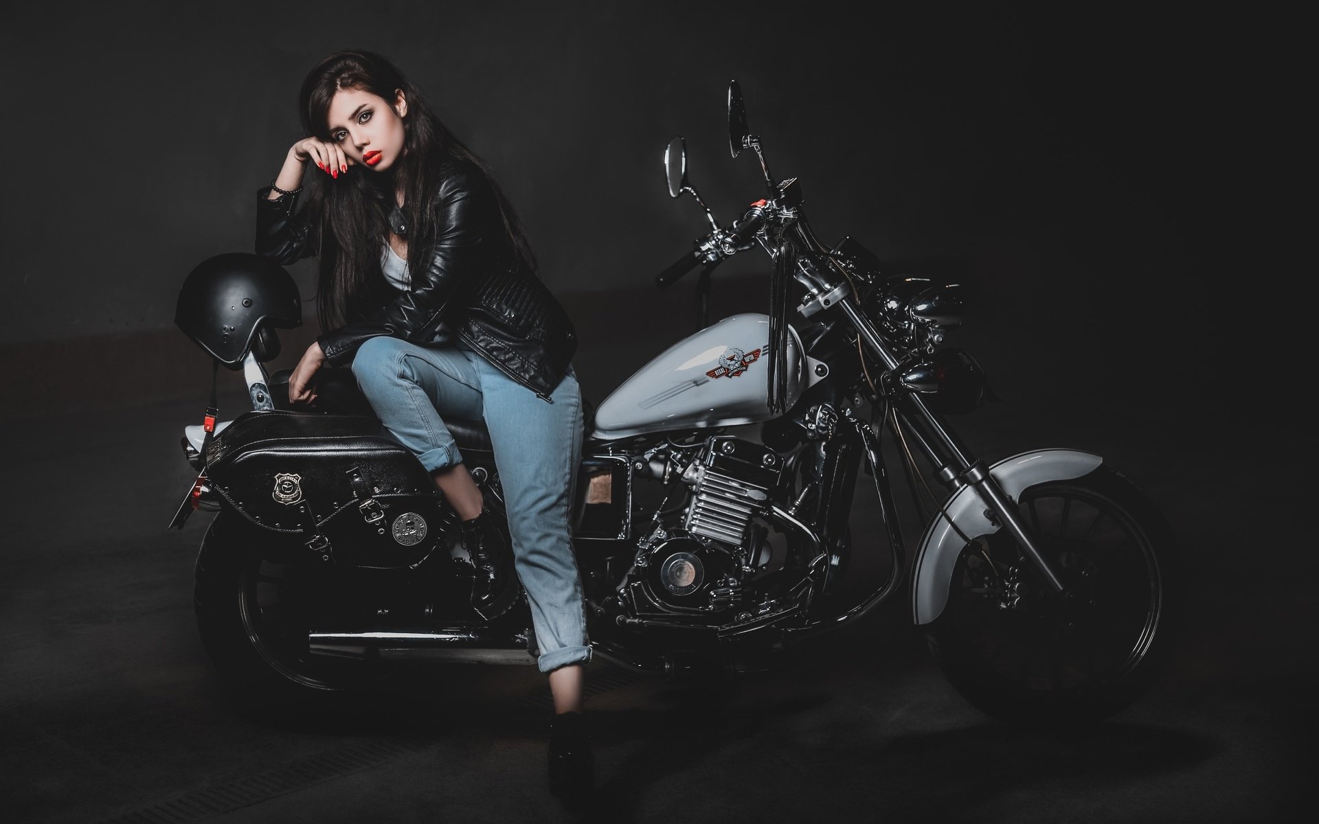 Biker girls: style and drive in Poznan
